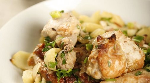 Кролик, запеченный с яблоками