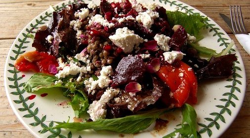 Салат с чечевицей и свеклой