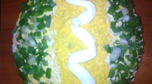 Рыбный салат со шпротами и яйцом