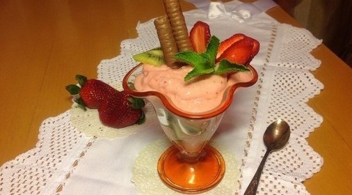 Салат из белокочанной капусты с зеленым горошком