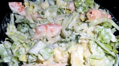 Салат с креветками и пекинской капустой