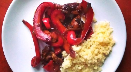 Куриные грудки с красным перцем