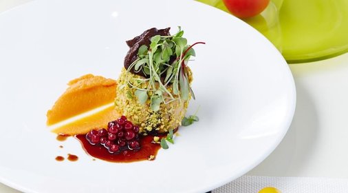 Мильфёй из грудки цыпленка с черносливом и тыквенным пюре от Михаила Кукленко