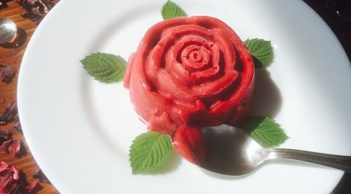 Сорбе с каркаде и вишней