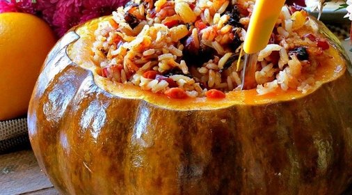 Тыква с рисом и сухофруктами