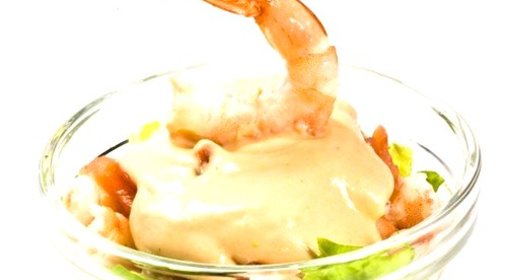 Салат с анчоусной заправкой и креветками