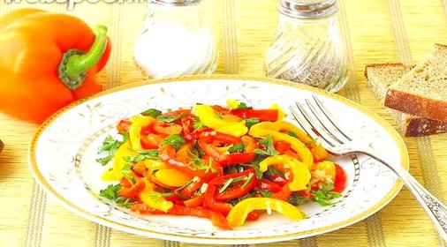Салат из жареного перца с петрушкой и чесноком