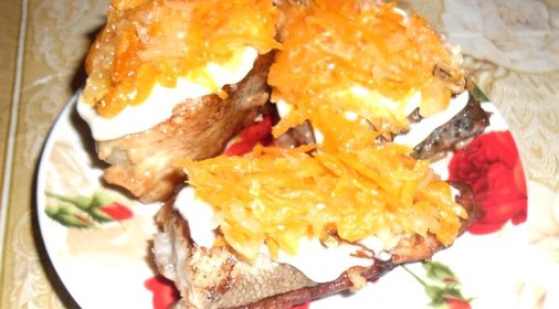 Рыба с майонезом и овощами