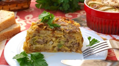 Тимбаль из кабачков с луком и шампиньонами