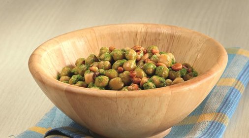 Салат из нута с кедровыми орехами