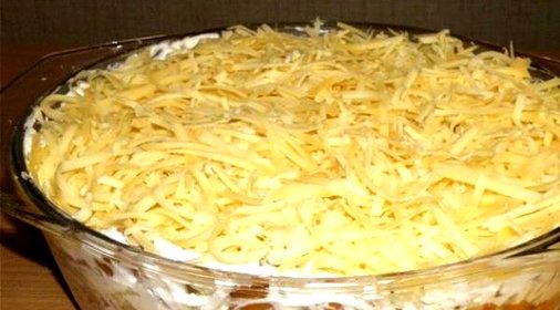 Грибной салат с курицей