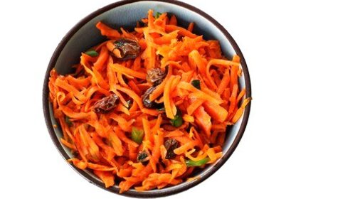 Морковный салат с мятой и изюмом