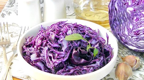 Салат из краснокочанной капусты