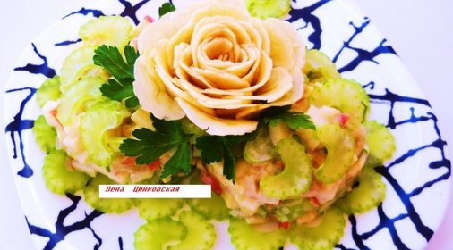Салат из бананов и яблок с грецкими орехами