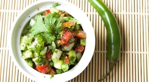 Салат из авокадо и огурца по‑индийски