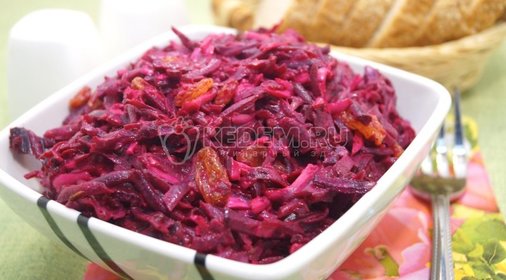 Салат из свеклы с чесноком и изюмом