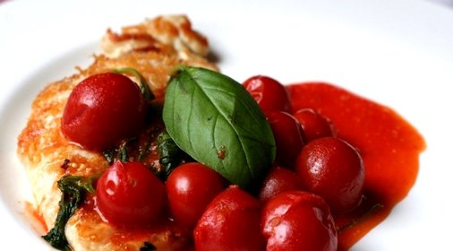 Куриное филе в пикантном овощном соусе