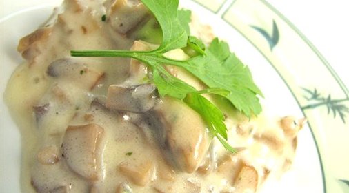 Грибы в сметане