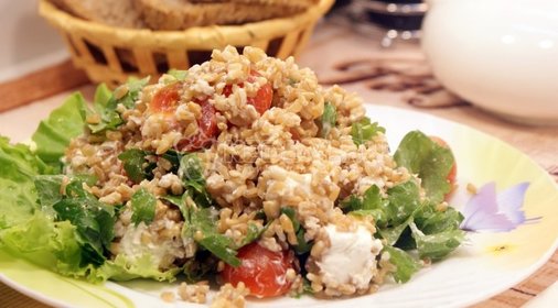 Салат с помидорами черри и овсом