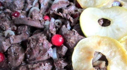 Печень с яблоками в духовке