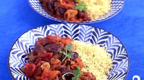 Баранина с помидорами и сухофруктами