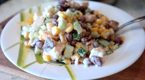 Салат пикантный с сухариками