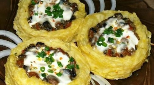 Картофельные гнезда с грибами