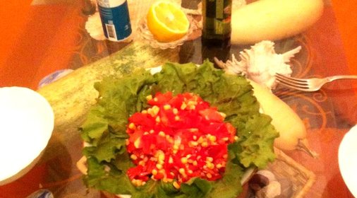 Сыроедческий cалат с кукурузой