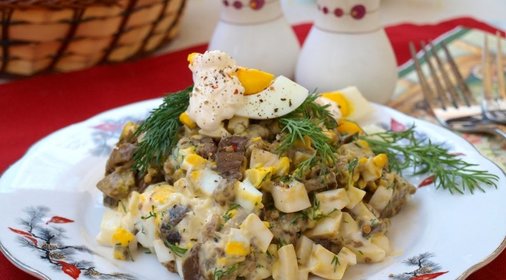 Салат из запечённых баклажанов с яйцом