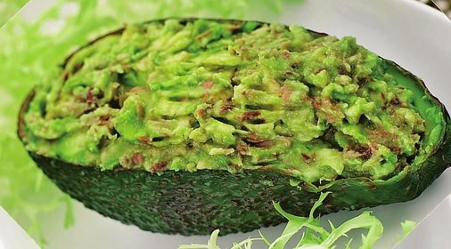 Салат из авокадо с тунцом