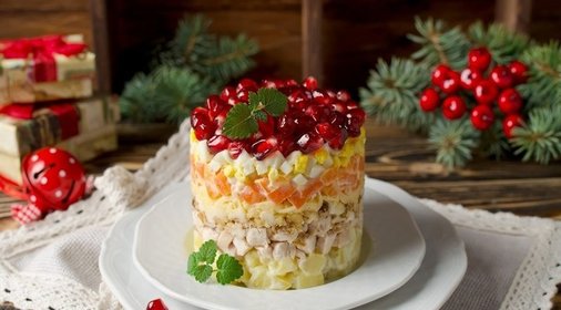 Салат с курицей и орехами