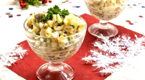 Салат с копчёной скумбрией и горошком