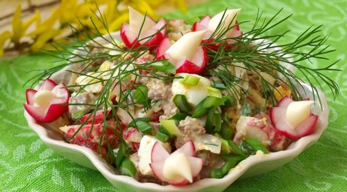Мясной салат с редисом