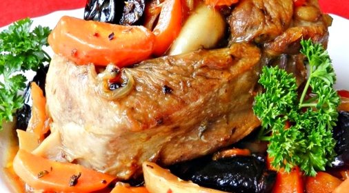 Тушеная голень индейки