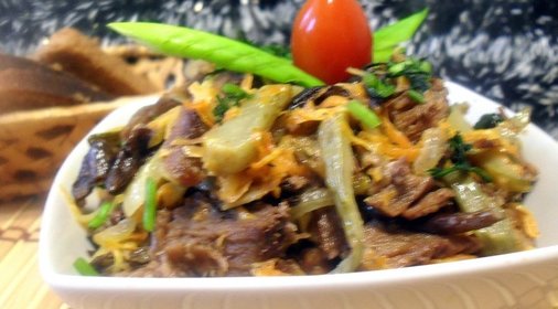 Горячий охотничий салат