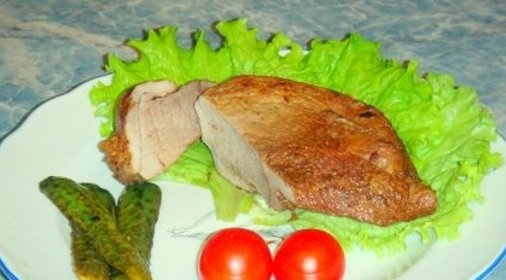 Свинина в медовом соусе с жареными огурцами