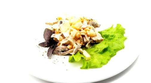 Салат из курицы с ананасами и кукурузой