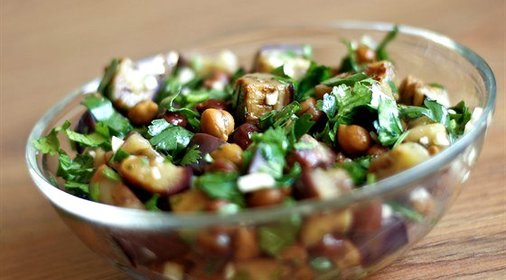 Нут с баклажаном