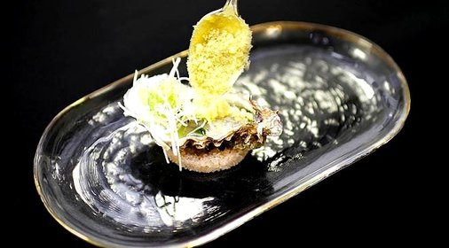 Устрицы с огуречной гранитой