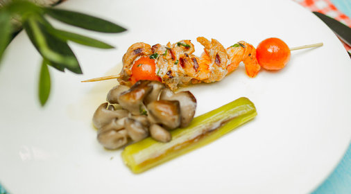 Шашлычки из креветок и свинины