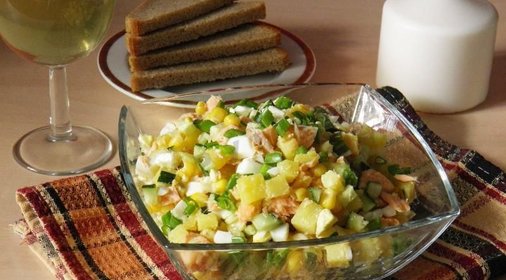 Салат из отварной красной рыбы