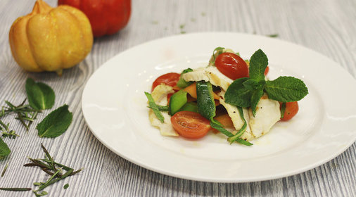 Теплый салат с курицей