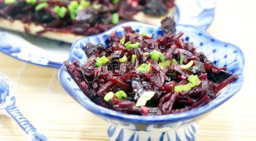 Салат из свёклы с черносливом