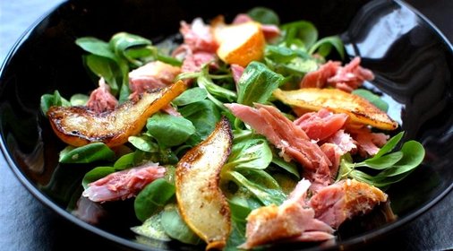 Салат из ветчины с грушами