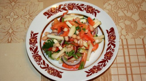Салат из белой фасоли, яблока и болгарского перца