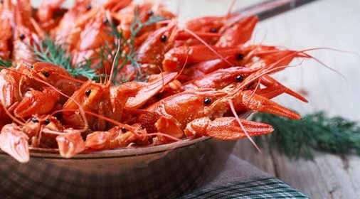 Вареные раки с укропом