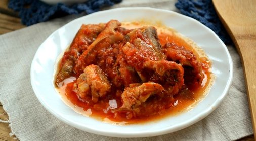Бычки в томатном соусе