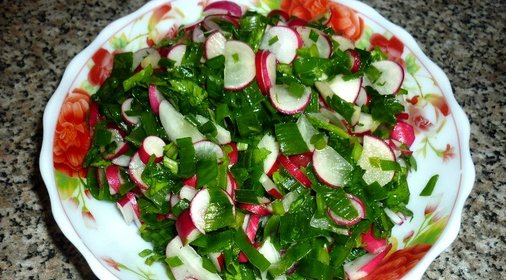 Летний салат с редисом
