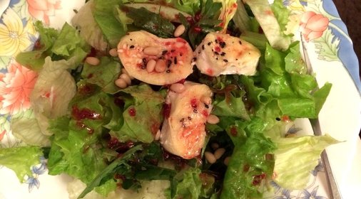 Жареный камамбер с малиновым соусом