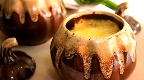 Курица с овощами в горшочке